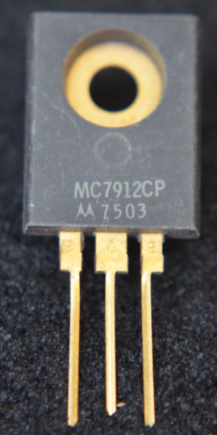 LM320%20MC7912CP%20Mot%207503